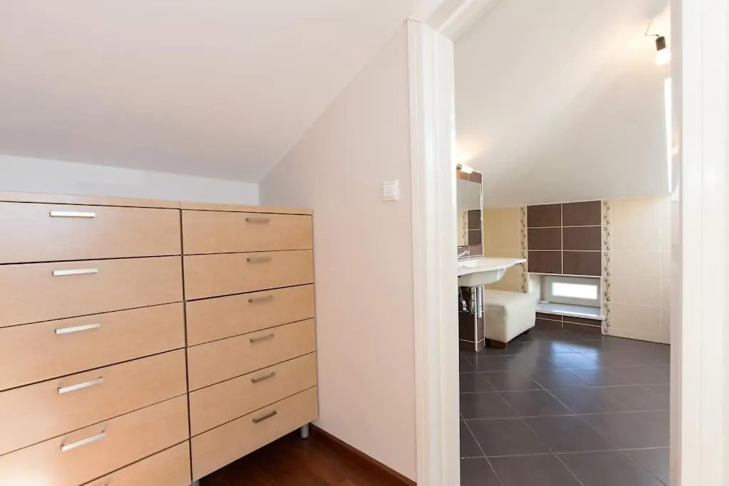 Villa Ajda - Top Room Omisalj 0*,  Croatia