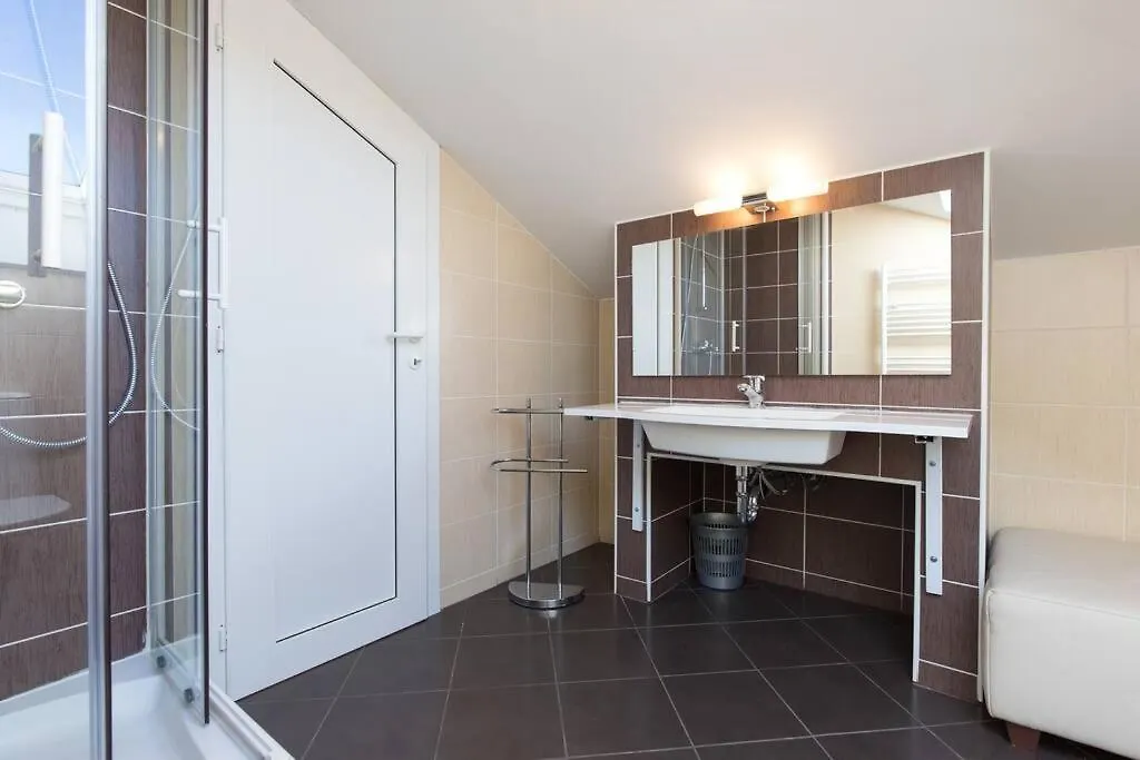 Villa Ajda - Top Room Omisalj 0*,